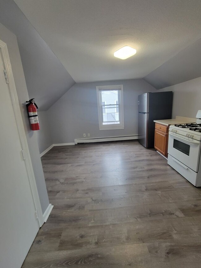 Building Photo - 29 Webster St