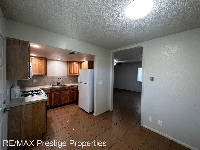Building Photo - 2 br, 1 bath House - 3849 N. Roosevelt St. #2