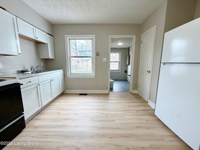 Foto del edificio - 6520 Miles Ave