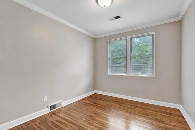 Building Photo - 4194 Dunn Ave