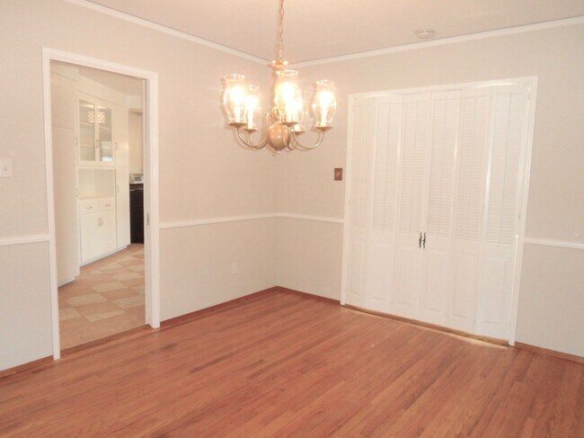 Foto del edificio - LARGE 3bd 2ba Home in Talmadge with fantas...