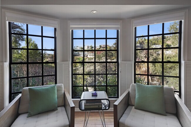 Bay Windows - 1522 Forest Knoll Dr