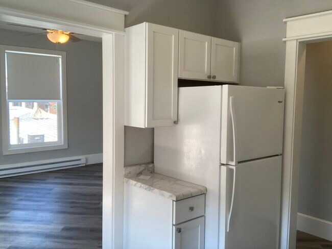 Kitchen - 239 2nd Ave NE