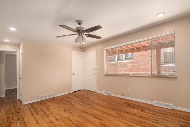 Foto del edificio - 2Bed/1Bath Duplex in Whittier