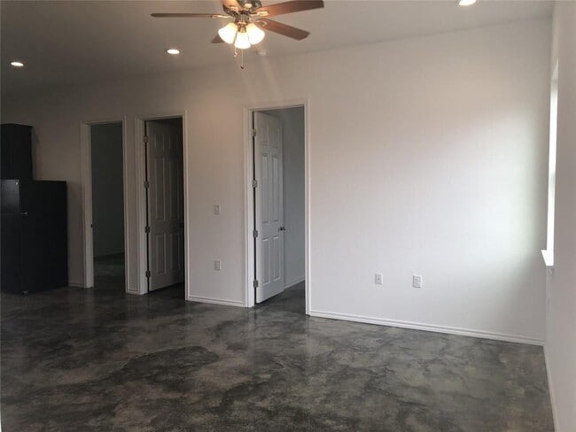 Building Photo - 801 Hallie Cv