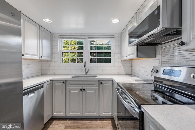 Building Photo - 110 Prosperity Ave SE