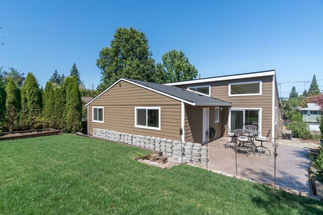 Building Photo - Charming Home in SW Portland