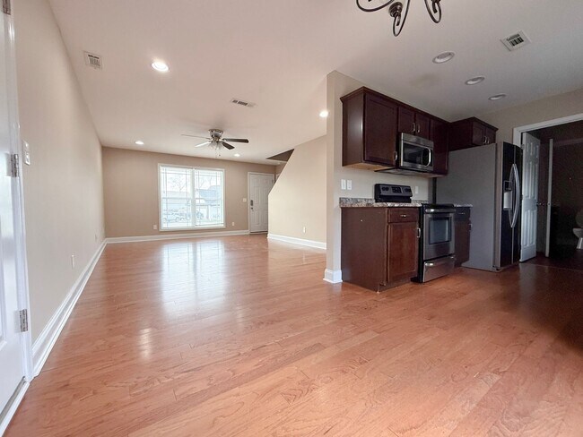 Foto del edificio - 4 Bedroom Home in the Reserve Neighborhood with Garage