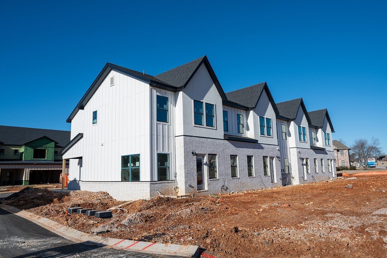 Shadowbrooke Village Apartments in Rogers, AR