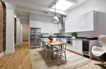 Building Photo - 90 Horatio St