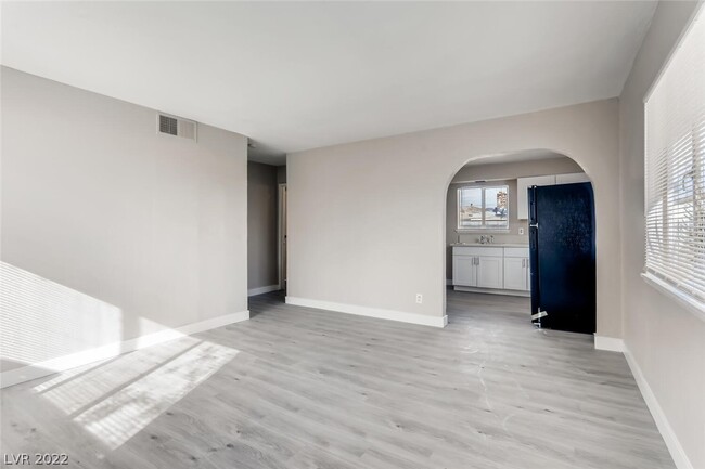 Building Photo - 300 George Pl