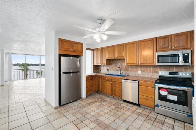 Building Photo - 690 Osceola Ave