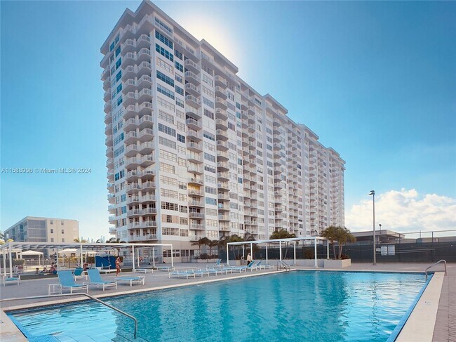 Foto del edificio - 18041 Biscayne Blvd