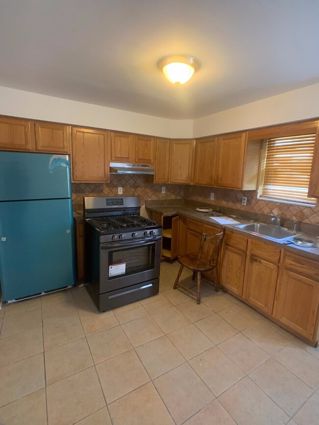 Building Photo - Modern 3 Bedroom, 1.5 Bath Passyunk Square...