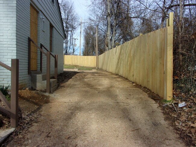 Foto del edificio - 2796 Flora Ave