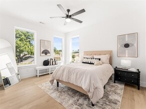 Building Photo - 2019 N Prairie Ave