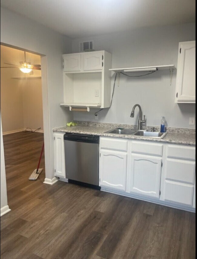 Building Photo - 2908 Alpine Pl