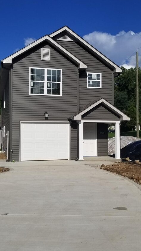 Photo - 6400 George Walter Way