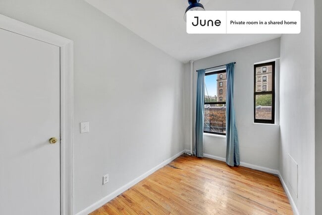 Foto del edificio - Room in Shared 3 bed/1 bath home