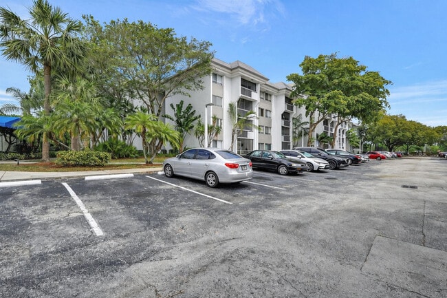 Foto del edificio - 711 N Pine Island Rd