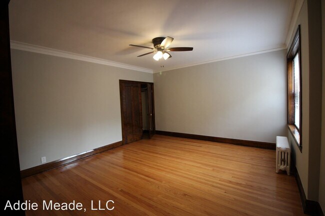 Building Photo - 6059 W Addison St