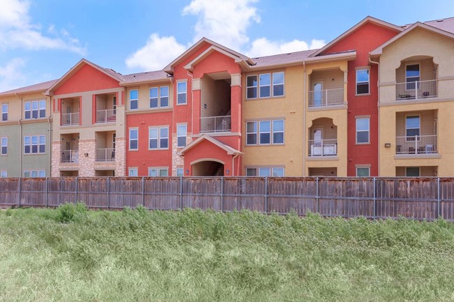 Building Photo - Playa Del Pueblo