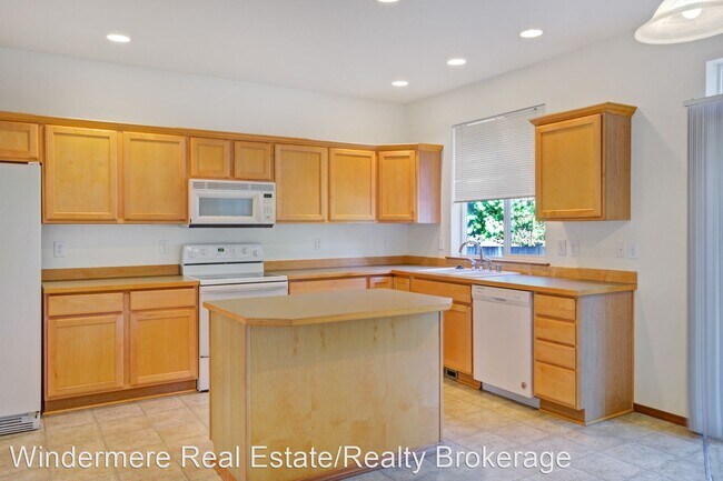 Foto del edificio - 5 br, 2.5 bath House - 8417 16th St NE