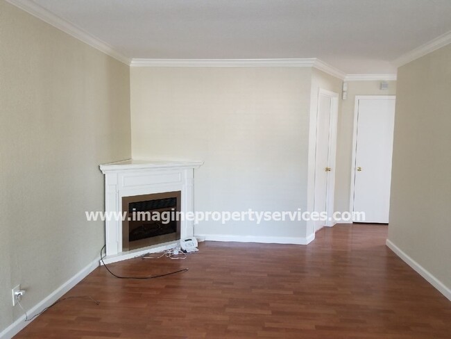 Building Photo - 2 bd 1 bath Cut Cottage For Rent Carmichael