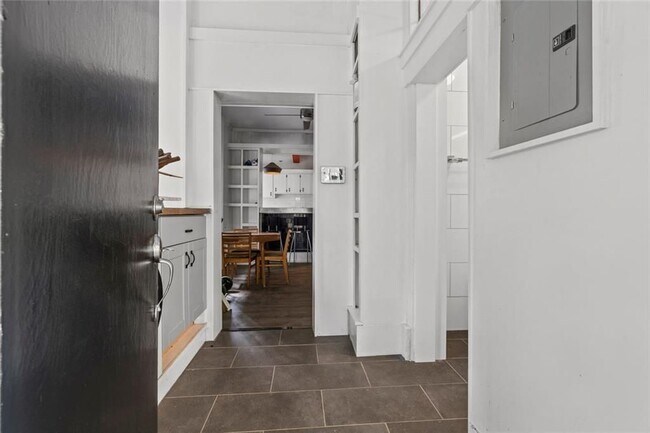 Foto del edificio - 1081 McMillan St NW