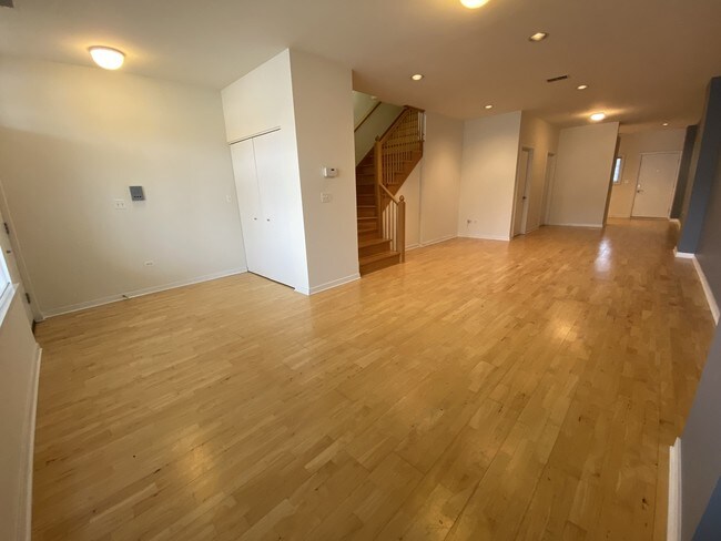 Building Photo - 1619 N Clybourn Ave