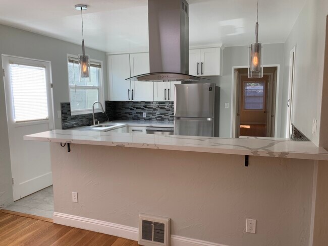 Kitchen - 426 Athol Ave