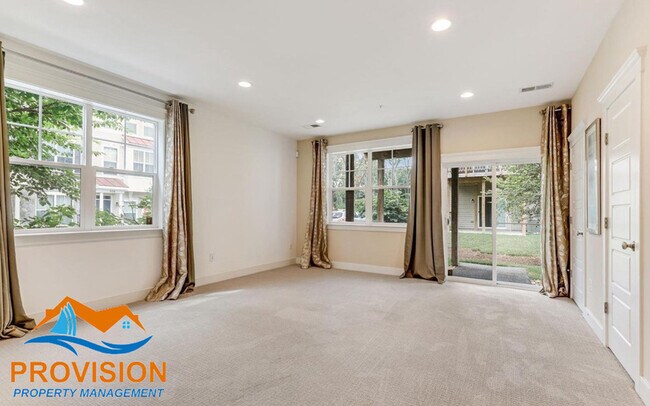 Foto del edificio - 7802 Five Oaks Ct