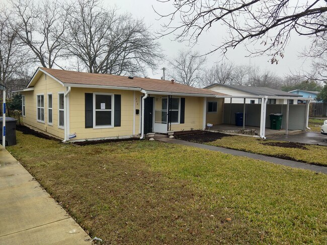 Building Photo - 250 Redrock Dr