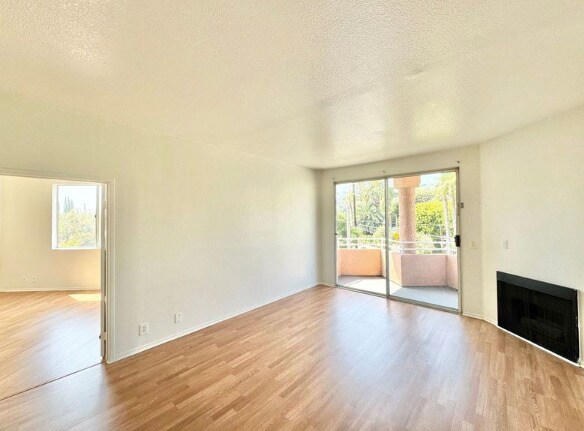 Foto del edificio - 7370 Hawthorn Ave
