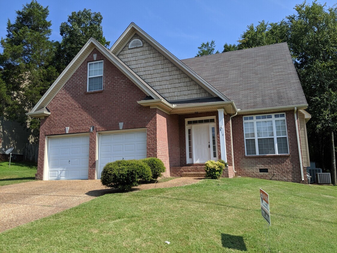 Primary Photo - 810 Royal Oaks Dr