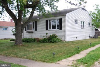Building Photo - 908 Homberg Ave