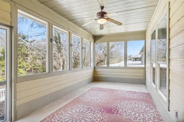 Building Photo - 232 Creekview Dr