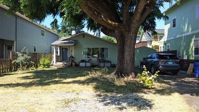 Building Photo - 7417 SE 50th Ave