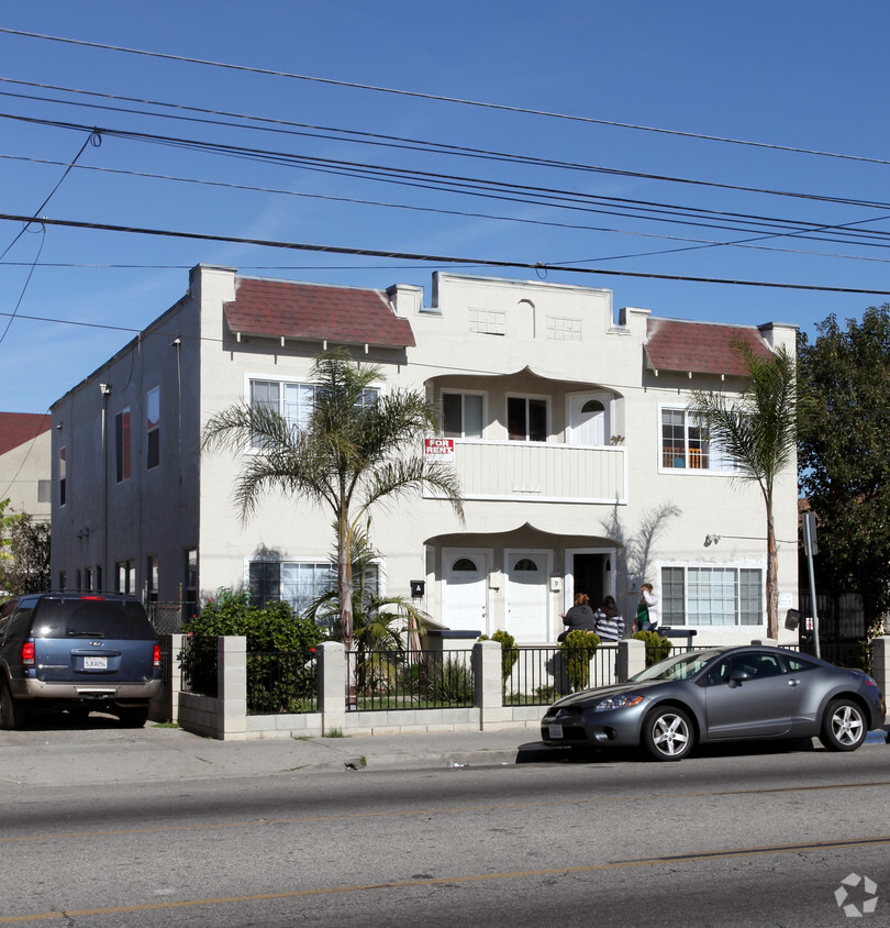 Primary Photo - 1131 E 10th St