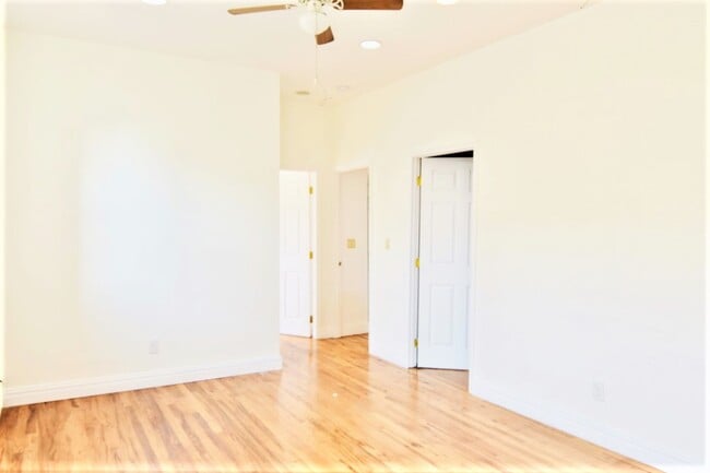 Building Photo - 301 W 151st St