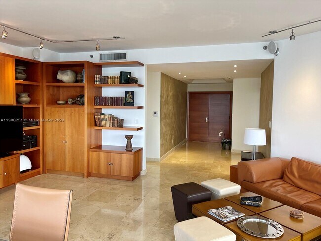 Foto del edificio - 2000 Island Blvd