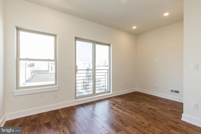 Building Photo - 806 N Burns St