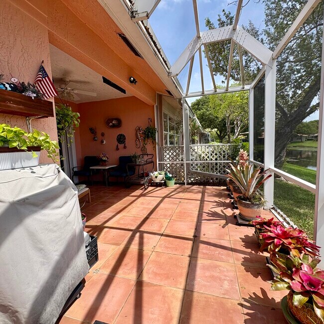 Foto del edificio - 315 Coral Trace Ln