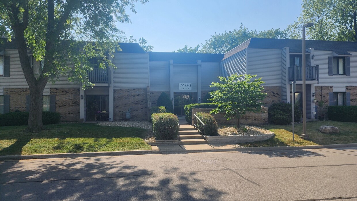 7400 Grand Unit 205, Downers Grove, IL 60515 Condo for Rent in Downers Grove, IL