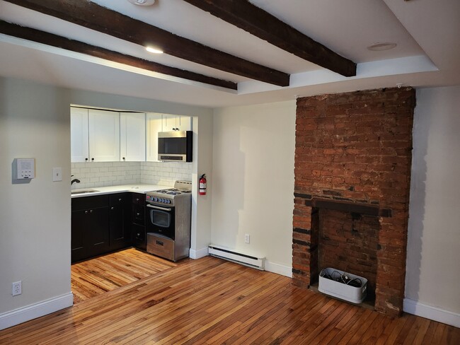 Building Photo - 414 S 15th St