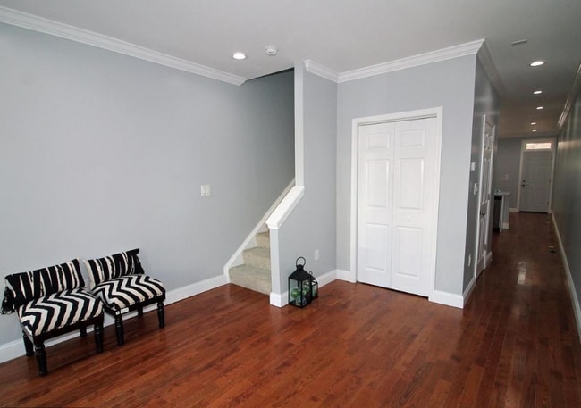 Building Photo - 703 Portland St