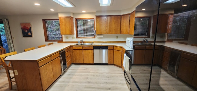 Foto del edificio - 6928 Alpine Dr SW