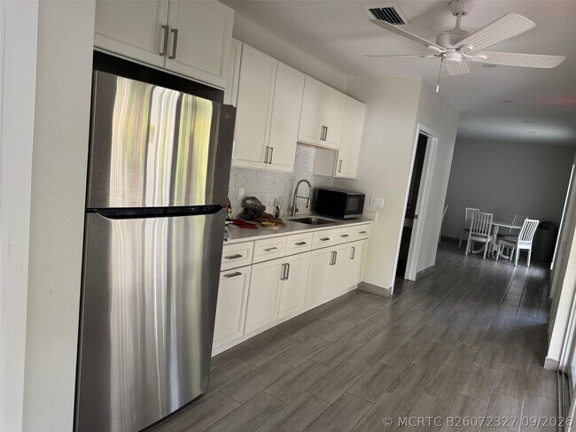Building Photo - 805 Cypress Blvd