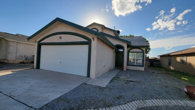 Building Photo - Cozy 3 bedroom 2 bath home in West El Paso!
