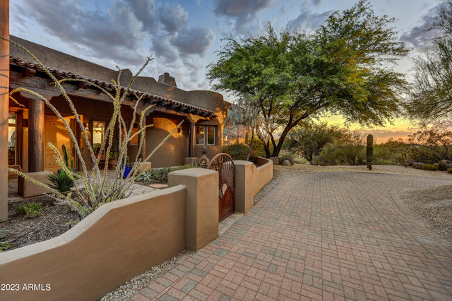 Building Photo - 10989 E Taos Dr